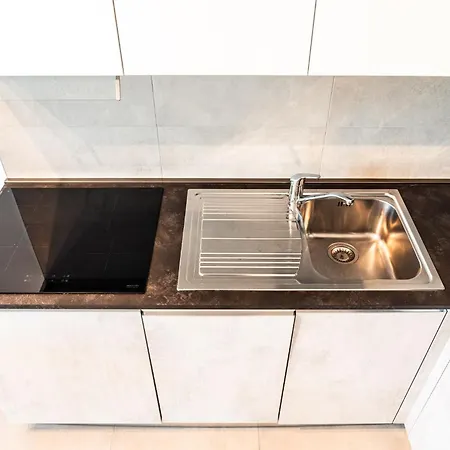 Bright Near The In Apartamento