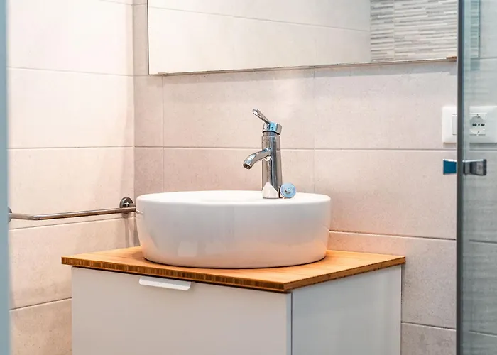 Bright Near The In 비비오네