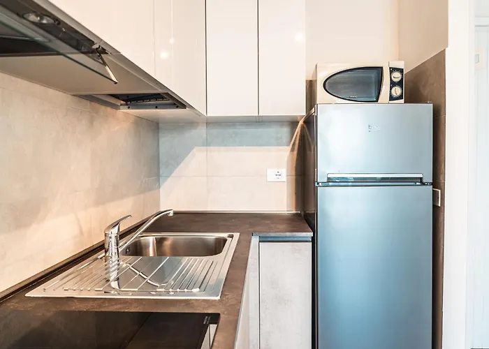 Bright Near The In ביביונה